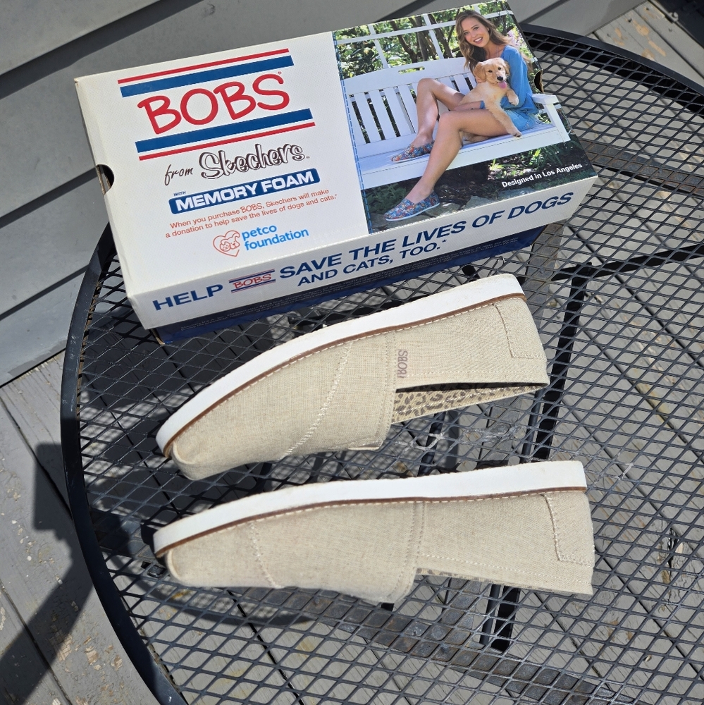 BOBS Skechers Natural Beige Canvas Slip On Memory Foam Shoes Women’s 11.